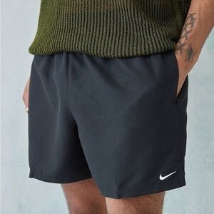 Nike mesh inner lining classic swim black shorts w/hand pockets Sz-M. Z15